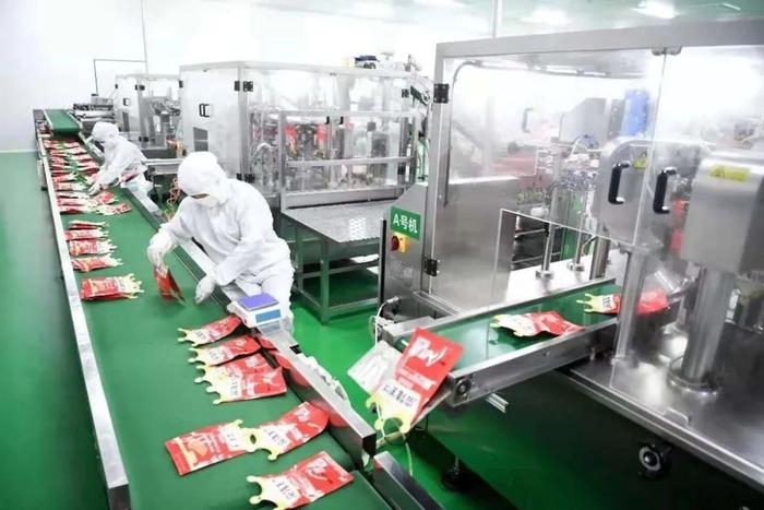 從五毛辣條到國(guó)民品牌 衛(wèi)龍如何在尋常賽道煉成高端形象